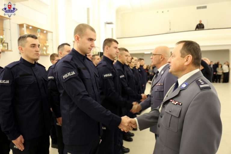 Mamy nowych policjantów. Dziś złożyli ślubowanie [ZDJĘCIA]