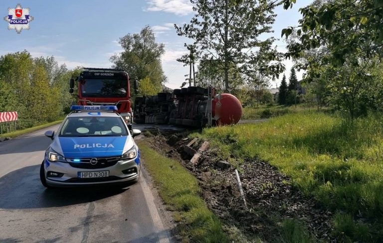 Uwaga: cysterna wypadła z drogi. Ruch odbywa się wahadłowo