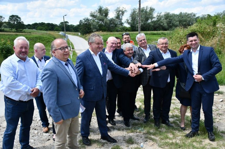 Kolejna inwestycja zwiększająca bezpieczeństwo na PKP LHS