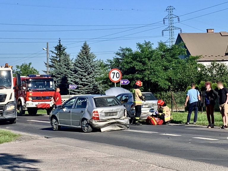 Z ostatnie chwili. Zderzenie 3 aut, przejazd całkowicie zablokowany (Zdjęcia)