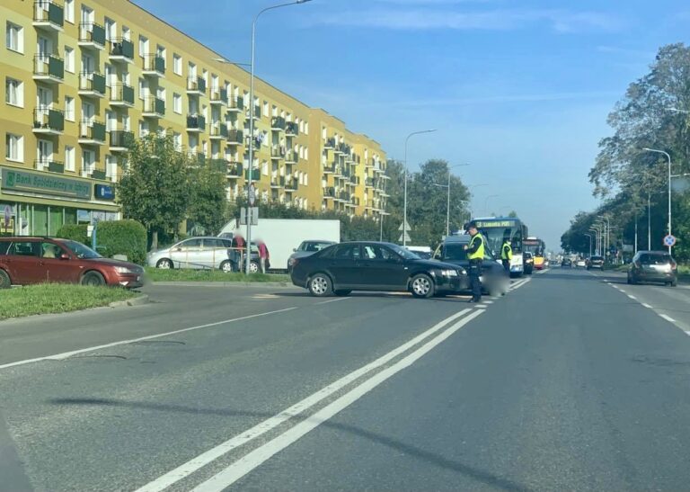 Z OSTATNIEJ CHWILI! Zderzenie dwóch aut. Utrudnienia dla kierowców!