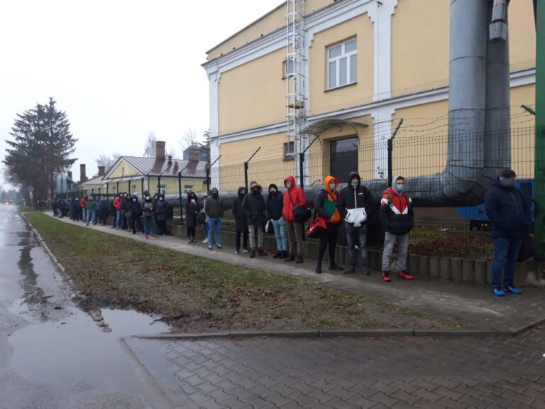 ZAMOŚĆ: Ponad 100 ochotników poszło “w kamasze” [ZDJĘCIA]