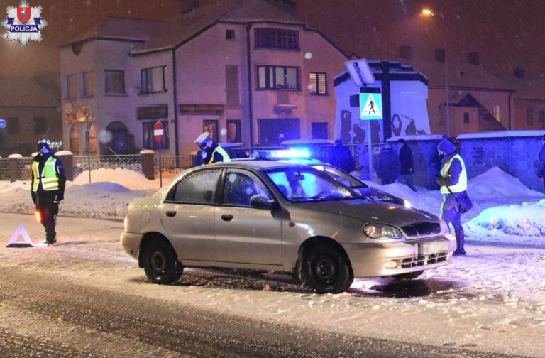 ZAMOŚĆ: 77-latka potrącona na przejściu dla pieszych