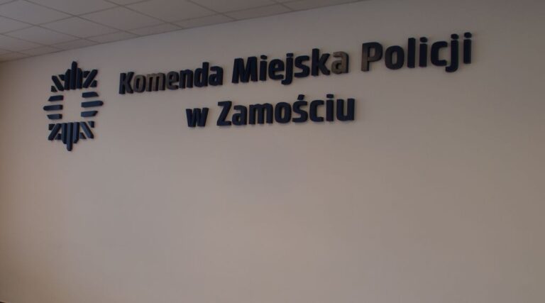 Policjanci z Zamościa eskortowali samochód z duszącym się 6-latkiem.